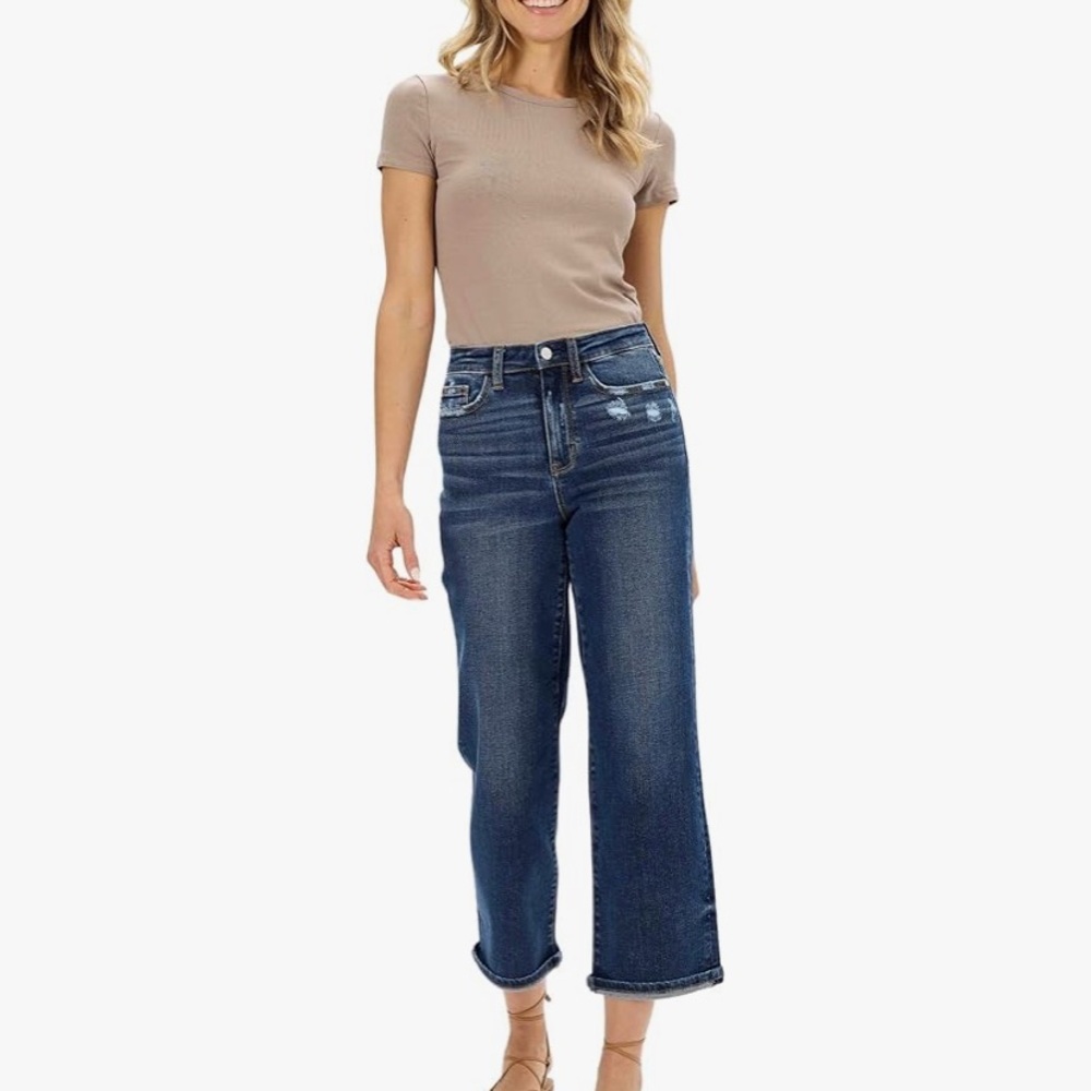 Judy Blue Women's High Waist Medium Destroyed Wide Leg
Capri Jeans size 9